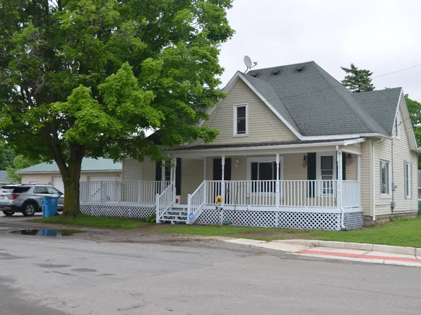108 Broadway St, Colon, MI 49040