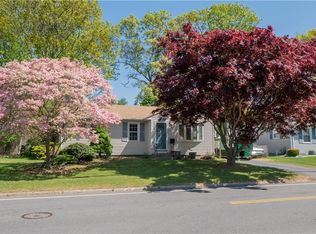 26 Grassy Plain Rd, Riverside, RI 02915