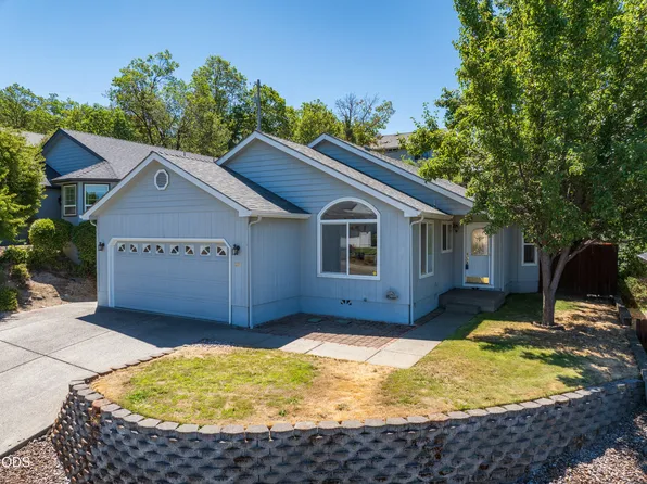 231 SE Independence Dr, Grants Pass, OR 97527