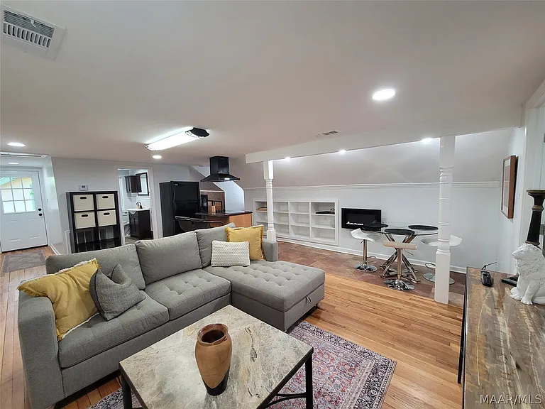 2137 Madison Ave — Photo 12