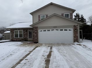 1420 Maple Ridge Ct, Carol Stream, IL 60188