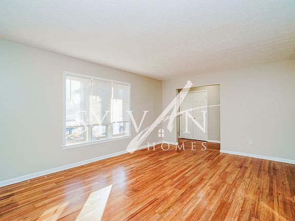 3rd image of 1922 New Market Dr