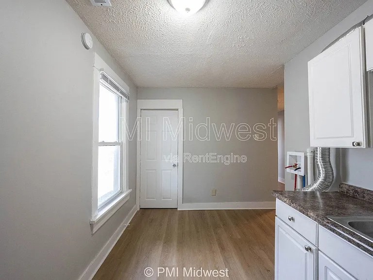 2209 E New York St #B — Photo 5