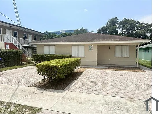 760 NW 70th St — Photo 1