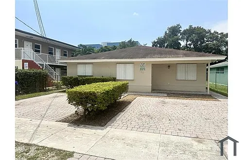 760 NW 70th St Photo 1