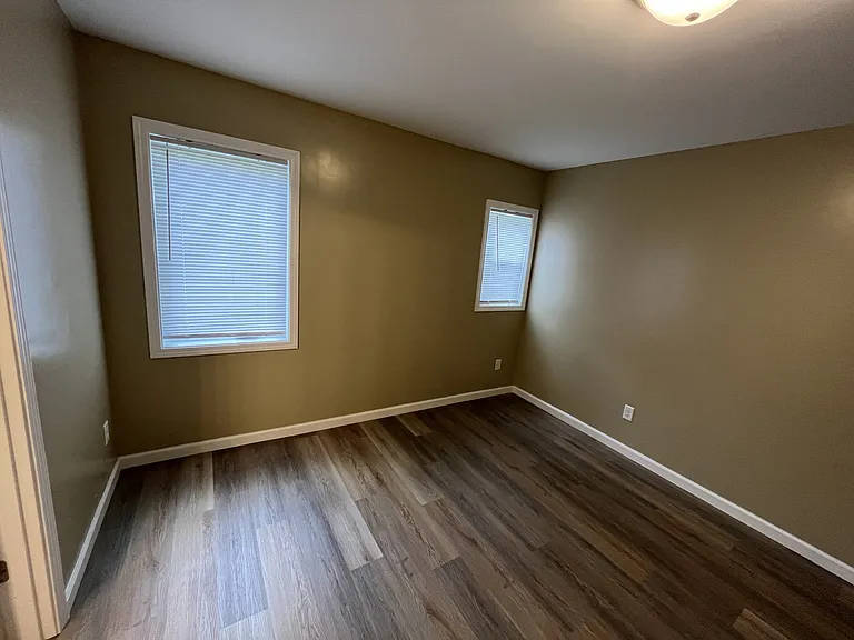 425 Paul Ave — Photo 29