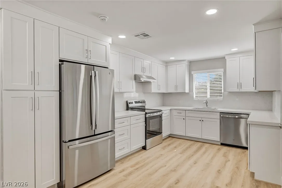 3 bed, 3.0 bath, 1526 sqft, $2,750 — Photo 2