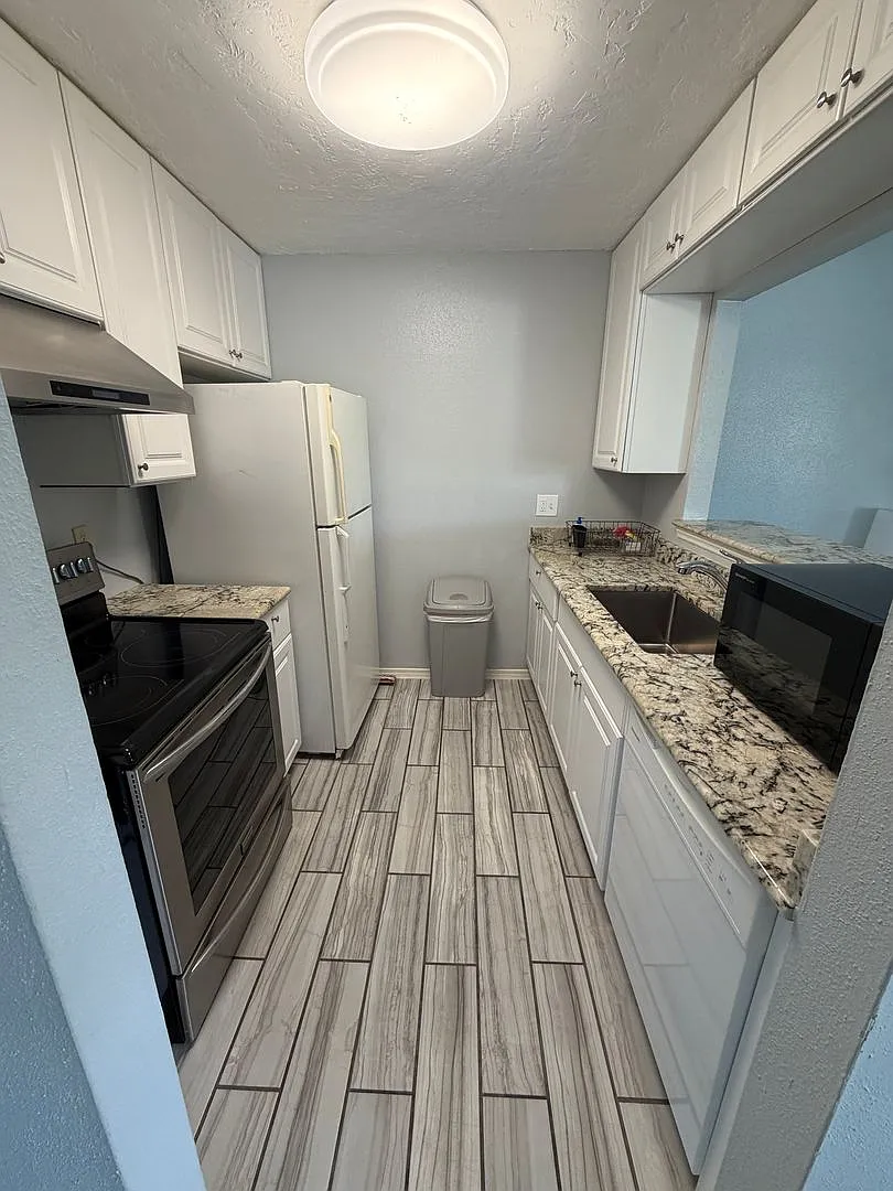 Fully furnished! — Photo 2