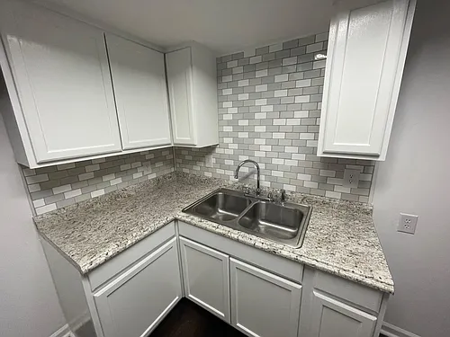 139 Elmhurst Ave #A Photo 1