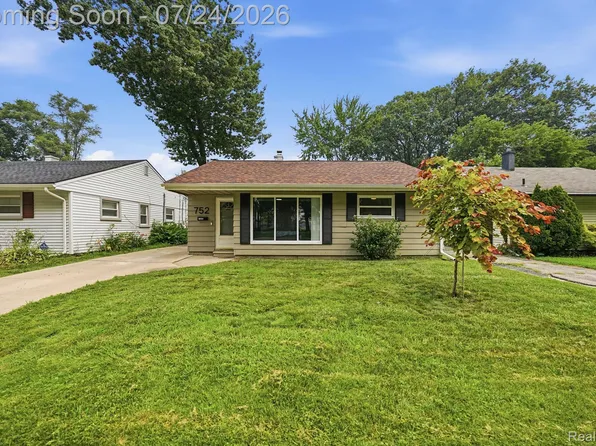 752 W Mapledale Ave, Hazel Park, MI 48030