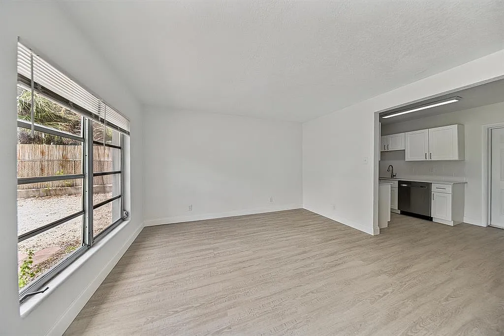 4 bed, 1194 sqft, $4,150 — Photo 4