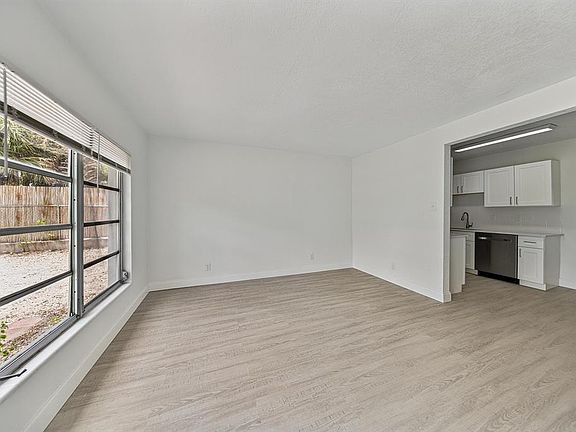 4th image of 317 SW 19th St