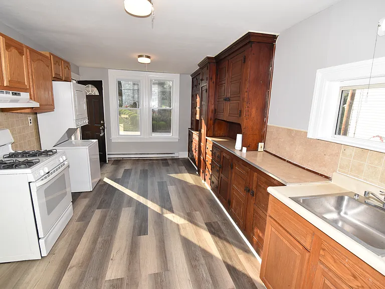 186 W Main St #C — Photo 5