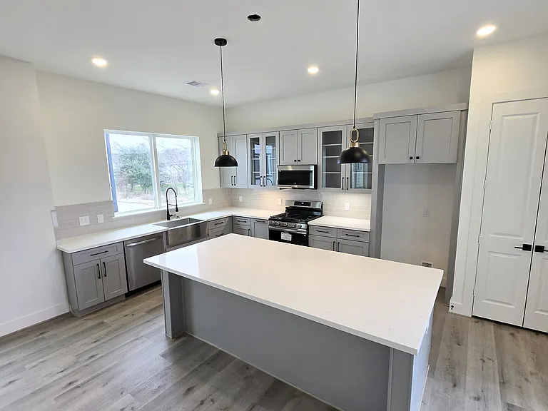 2706 Nagle St — Photo 11