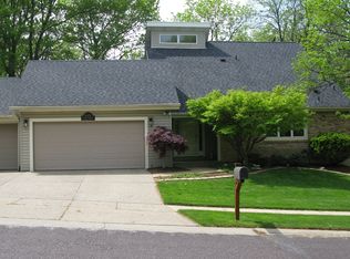 645 Huntley Heights Dr, Ballwin, MO 63021