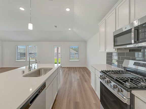5th image of 604 Spring Ashberry Ct