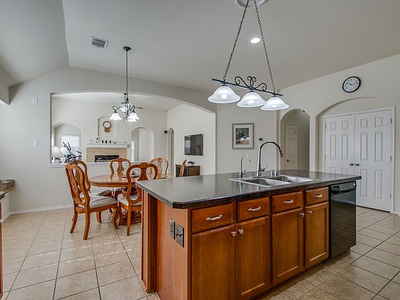 3rd image of 4848 Cliburn Dr