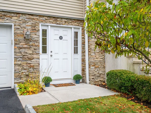 10 Riverview Court #10, Brookfield, CT 06804