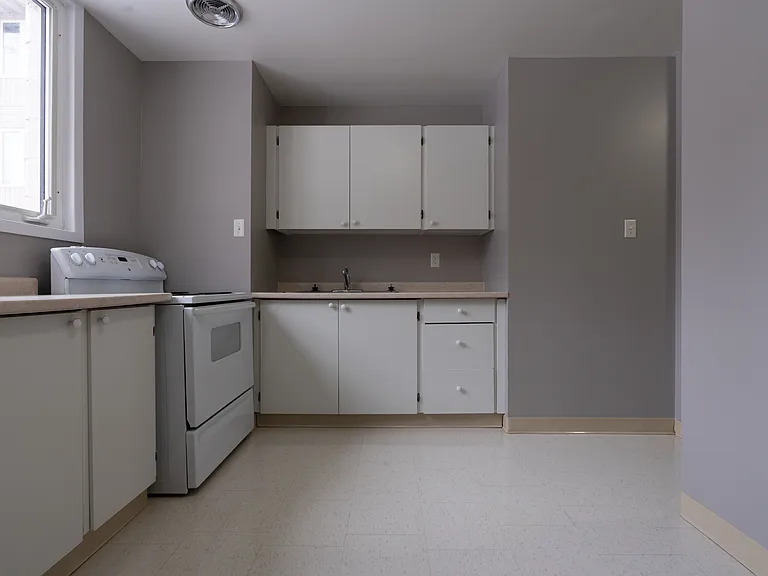 50 Shelley Dr — Photo 3
