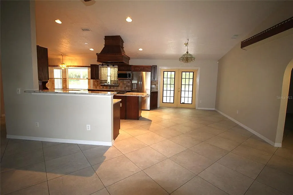 3 bed, 2.0 bath, 1700 sqft, $2,190 — Photo 4