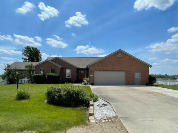 115 Marsh Hawk Dr, Le Roy, IL 61752