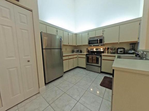 4th image of 4347 Woodstock Dr APT D