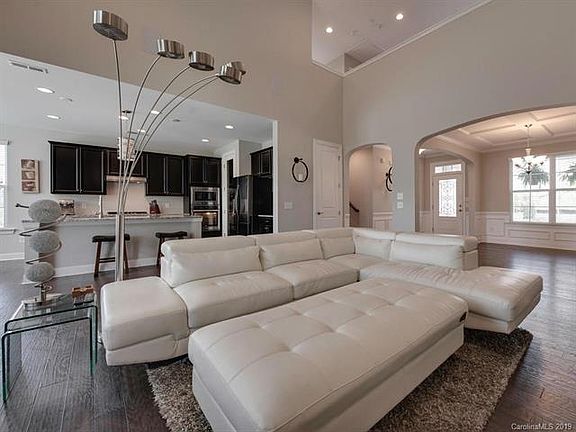 5th image of 15637 Oleander Dr