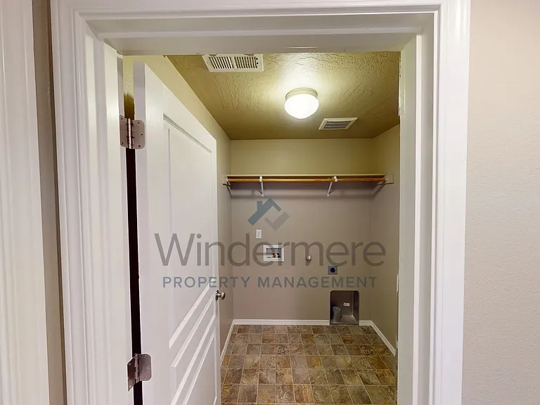 1215 SW Settlement St — Photo 7