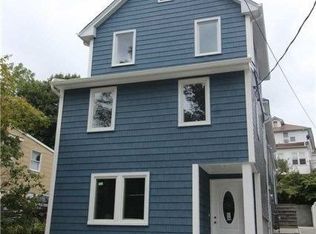 29 Charles St, Port Washington, NY 11050