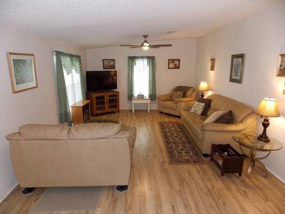 3rd image of 794 Petunia Way