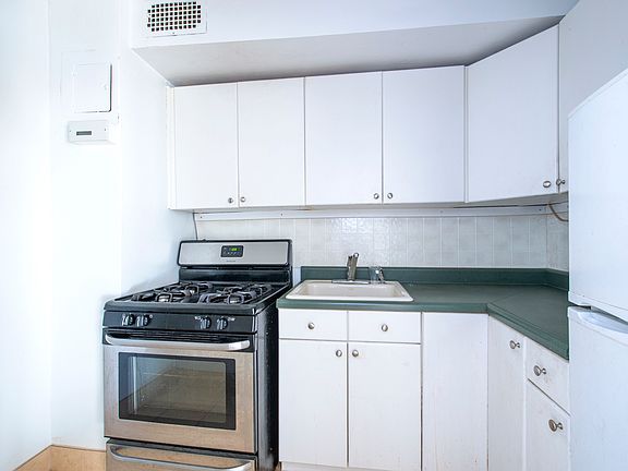4th image of 5700 Arlington Ave APT 22O