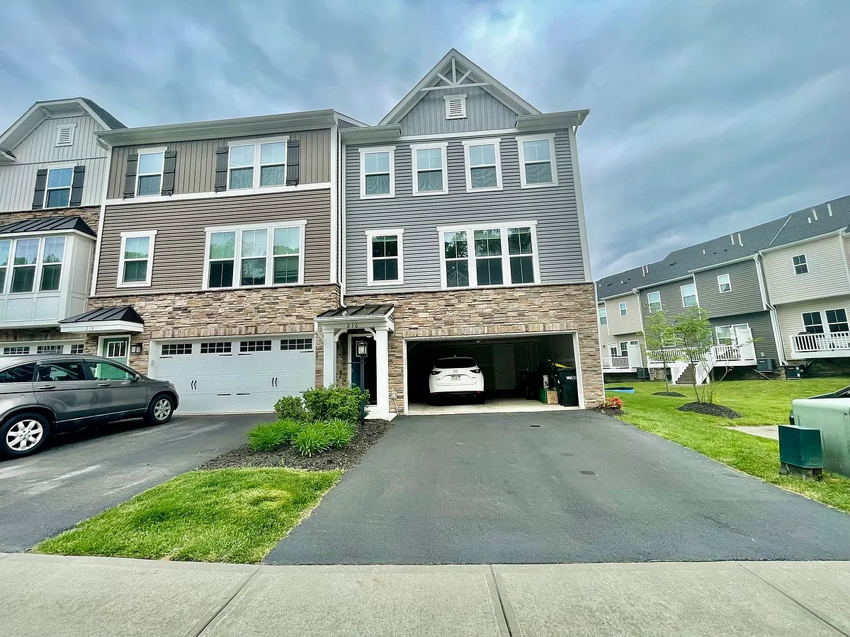 Building Photo - 216 Olivia Way