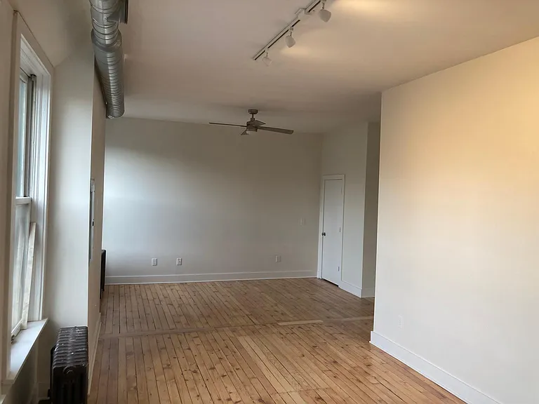 2672 W 14th St #1 — Photo 10