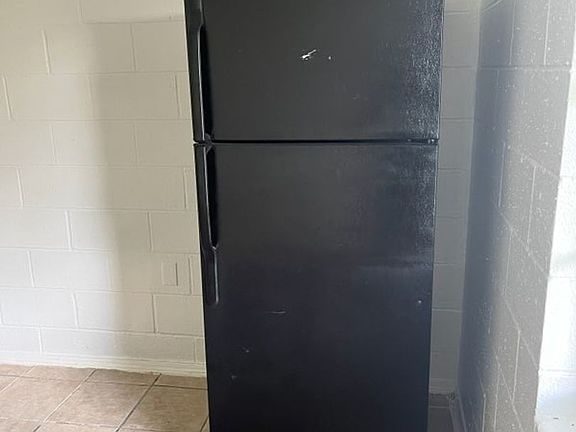5th image of 821 W 1st St #4