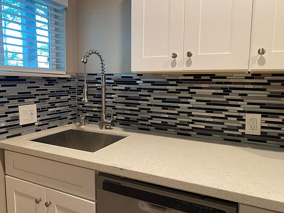 2nd image of 2101 10th St Unit E