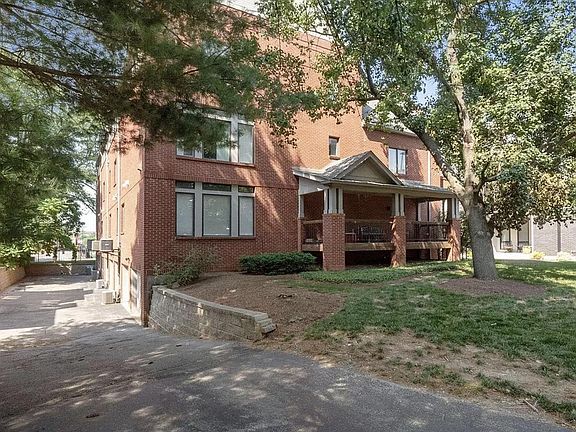 3rd image of 4111 W Pine Blvd APT 10