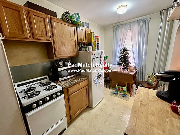 Eat-in-Kitchen