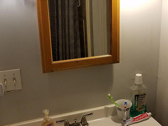 4th image of 87 S Pine Ave #2
