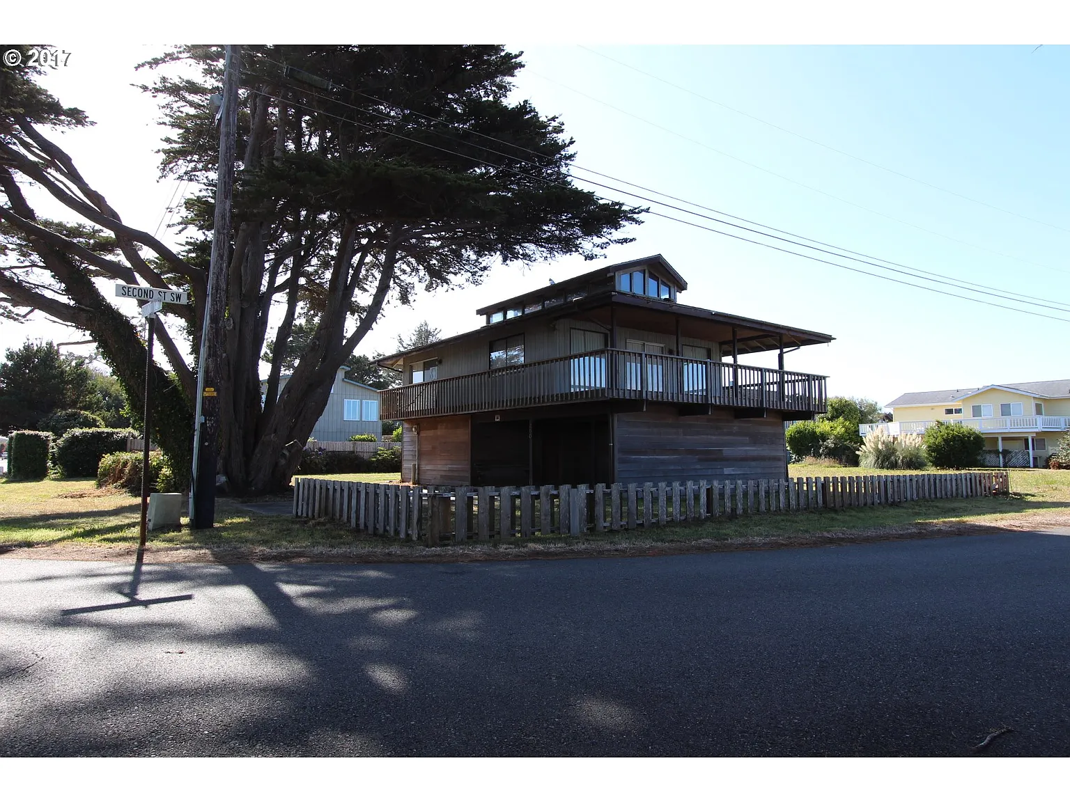 200 Bandon Ave SW photo 1