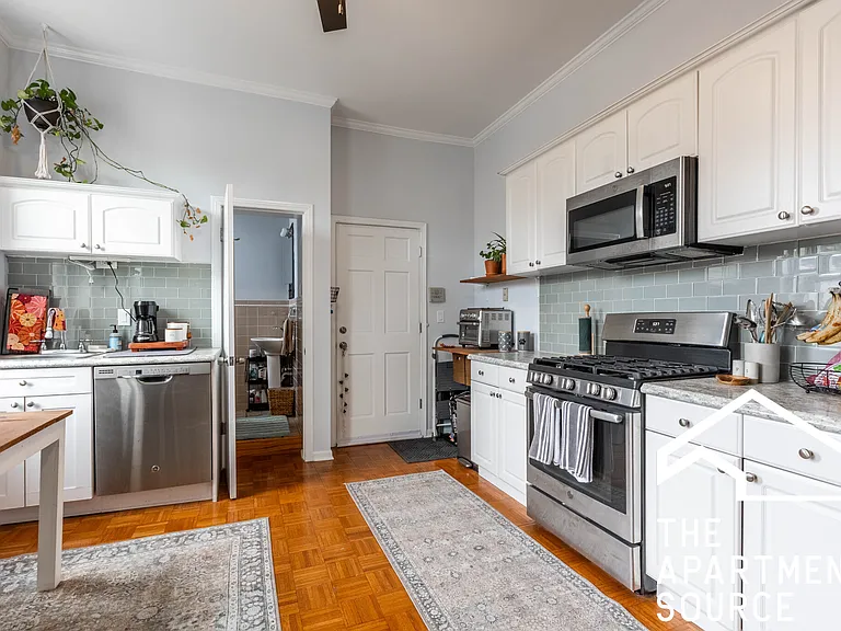 2215 W Wellington Ave #1F — Photo 8