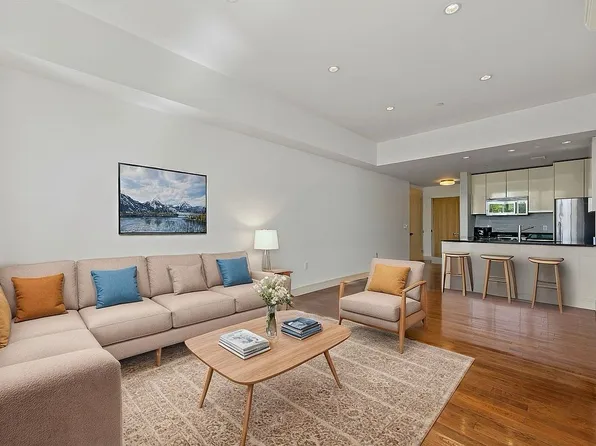 71 Village Rd N #305, Brooklyn, NY 11223