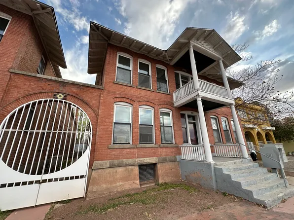 Large And Beautiful 2 Bedroom Flats - Historic Downtown Building, 1002 Central Ave SW APT G, Albuquerque, NM 87102