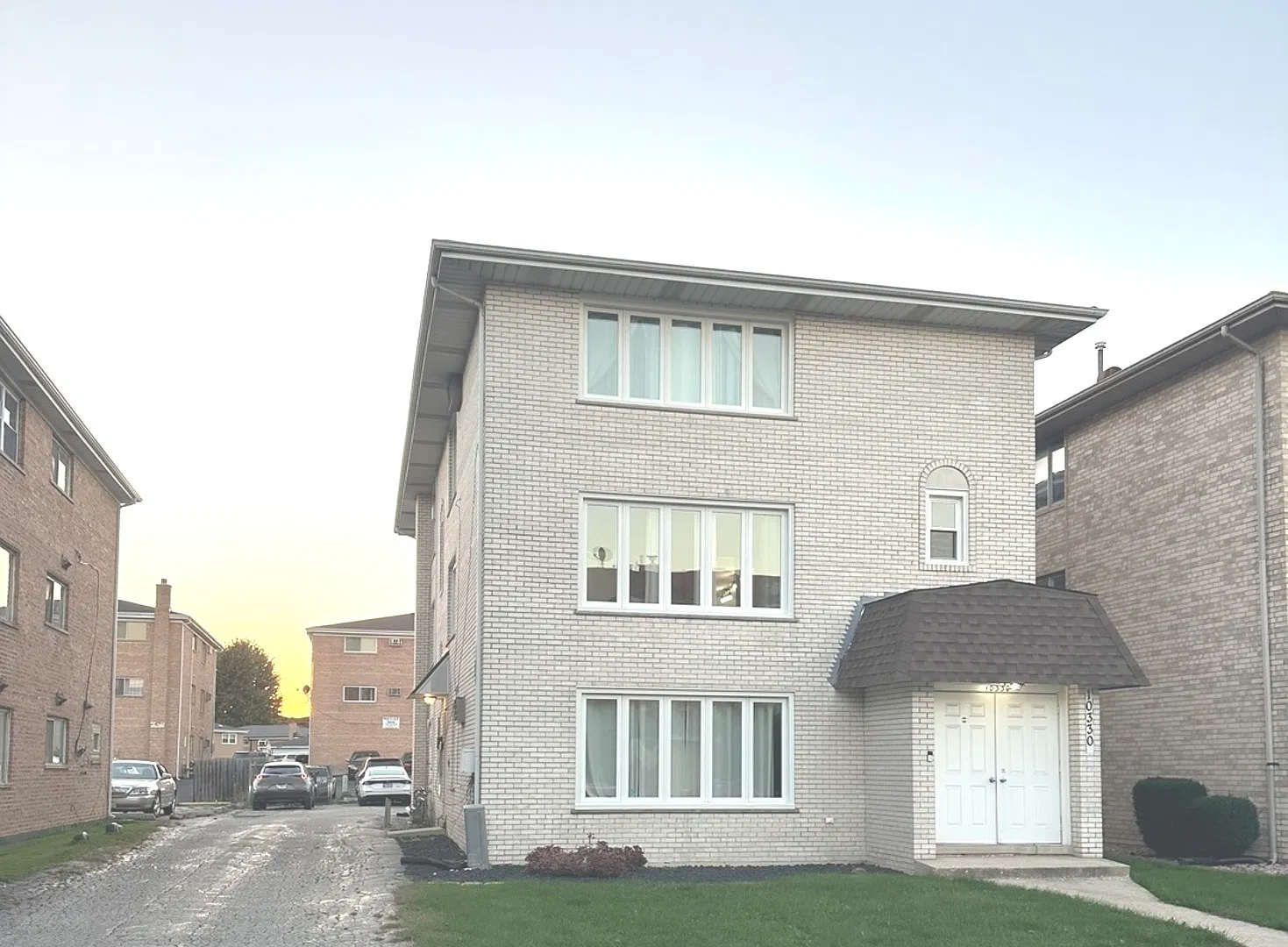 3 bed, 1.5 bath, 1050 sqft, $2,200 — Photo 2