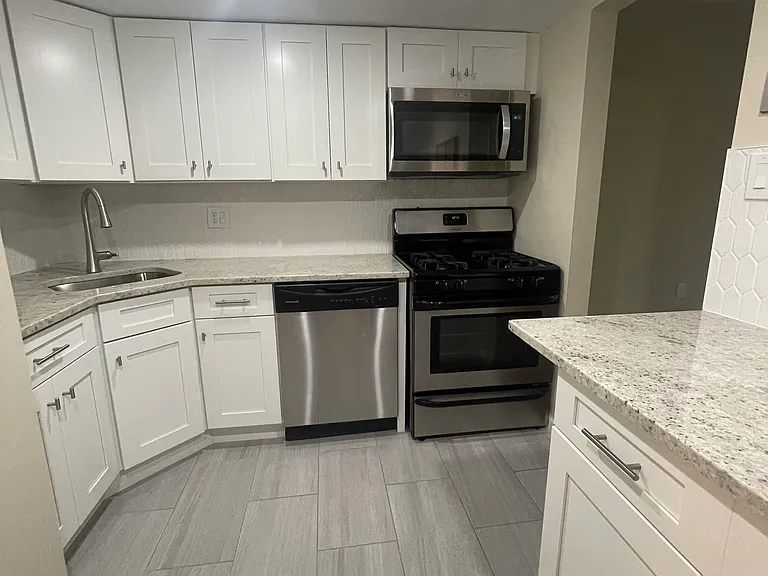 1426 Northgate Sq #2 — Photo 4