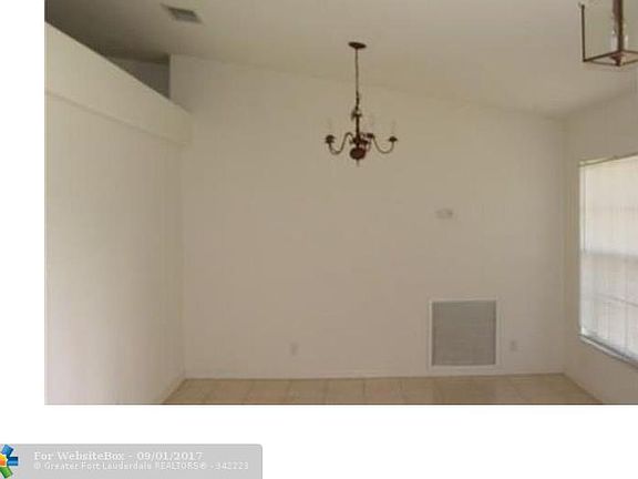 2nd image of 627 SW Bradshaw Cir