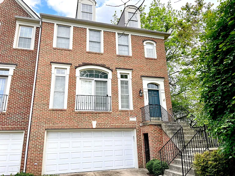 10017 Blake Ln — Photo 1