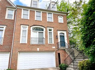 10017 Blake Ln, Oakton, VA
