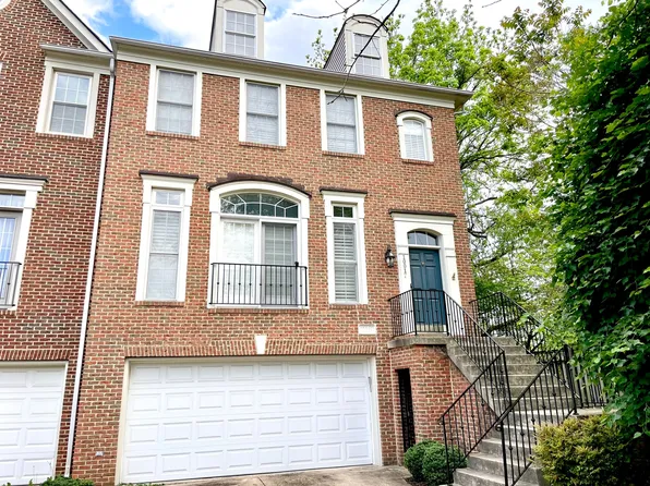 10017 Blake Ln, Oakton, VA 22124