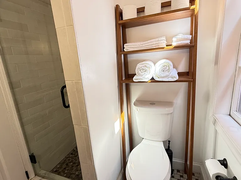 1118 F St NE #3 — Photo 11