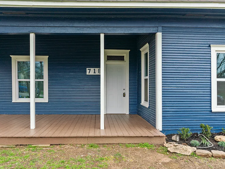 718 W Monterey St — Photo 30